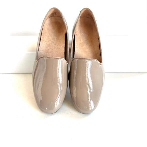 VIONIC WILLA II PATENT LEATHER SLIP-ON FLAT LOAFER IN NUDE TAUPE NEW! Sz6.5W - Picture 6 of 14